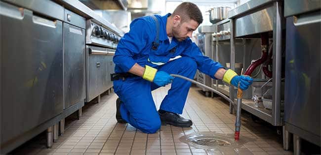 drain-cleaning-in-restaurant